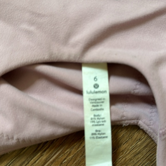 Lululemon align tank top size 6 with rip tags attached - Picture 3 of 3